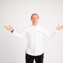 Шеф-повар Василий Емельяненко