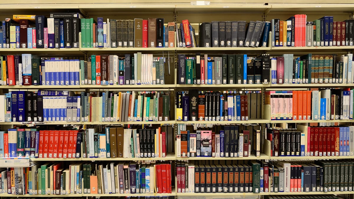 Книжный канал в MAX: подборки, клубы чтения, монетизация