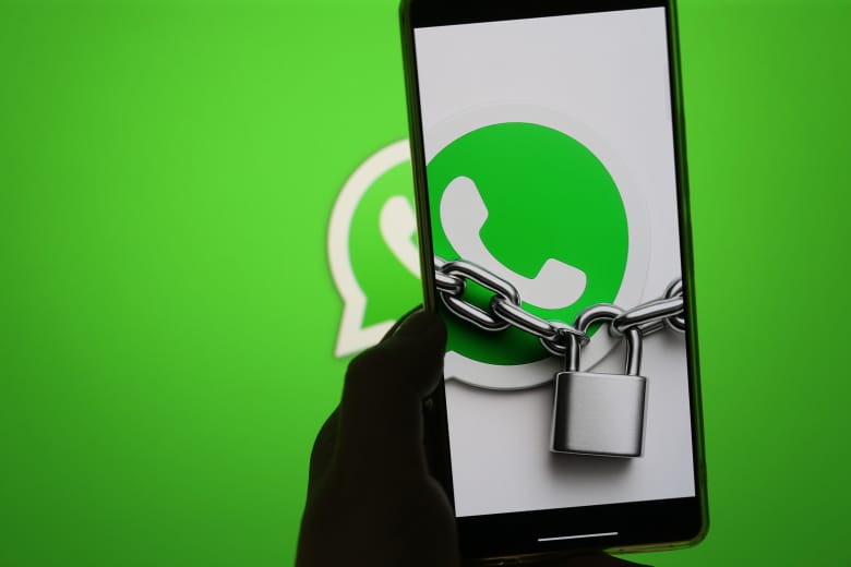Роскомнадзор начал ограничивать работу WhatsApp: сервис могут полностью заблокировать в России